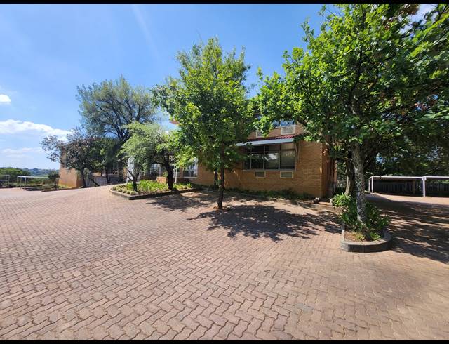 96M² OFFICE TO LET IN VORNA VALLEY